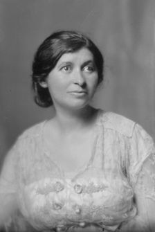 Walling, Anna Strunsky, portrait photograph, 1914 May 27. Creator: Arnold Genthe