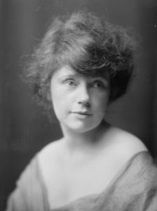 Walmsley, Isabel, Mrs., portrait photograph, 1914. Creator: Arnold Genthe