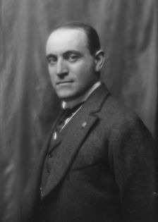 Walter, H.D., Mr., portrait photograph, 1912 Dec. 1. Creator: Arnold Genthe