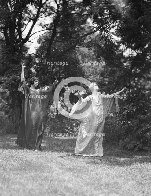 Wanger, Beatrice, Miss, and Miss Solveig Hornbeck, 1921 June 21. Creator: Arnold Genthe.