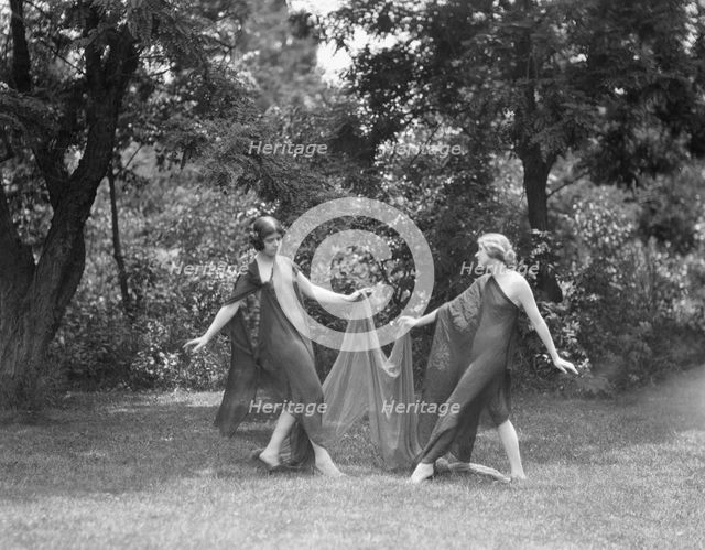 Wanger, Beatrice, Miss, and Miss Solveig Hornbeck, 1921 June 21. Creator: Arnold Genthe.