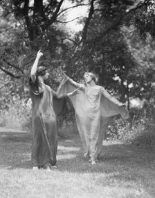 Wanger, Beatrice, Miss, and Miss Solveig Hornbeck, 1921 June 21. Creator: Arnold Genthe