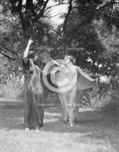 Wanger, Beatrice, Miss, and Miss Solveig Hornbeck, 1921 June 21. Creator: Arnold Genthe.