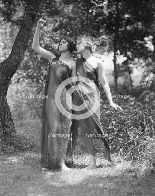 Wanger, Beatrice, Miss, and Miss Solveig Hornbeck, 1921 June 21. Creator: Arnold Genthe.