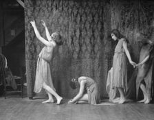 Wanger, Beatrice, Miss, and other dancers, between 1912 and 1920. Creator: Arnold Genthe
