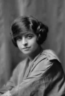 Wanger, Beatrice, Miss, portrait photograph, between 1912 and 1915. Creator: Arnold Genthe