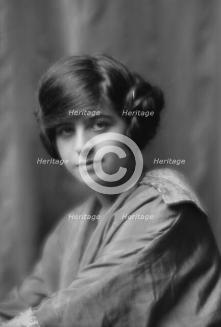 Wanger, Beatrice, Miss, portrait photograph, between 1912 and 1915. Creator: Arnold Genthe.