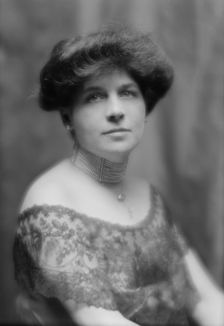Wanger, S.F., Mrs., portrait photograph, 1912 May 14. Creator: Arnold Genthe