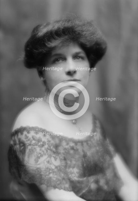 Wanger, S.F., Mrs., portrait photograph, 1912 May 14. Creator: Arnold Genthe.