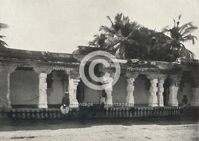 'Wandelhalle eines Hindutempels, Ceylon', 1926. Artist: Unknown.