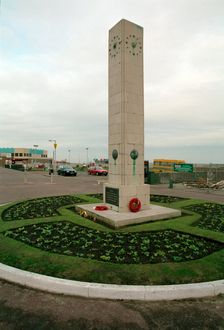 War memorial clock, Great Yarmouth, Norfolk, 2000. Artist: P Williams