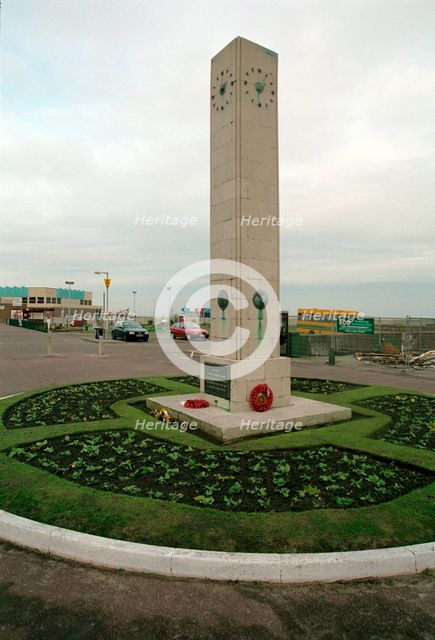 War memorial clock, Great Yarmouth, Norfolk, 2000. Artist: P Williams