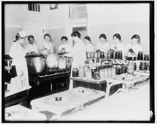 War Garden Commission, between 1910 and 1920. Creator: Harris & Ewing