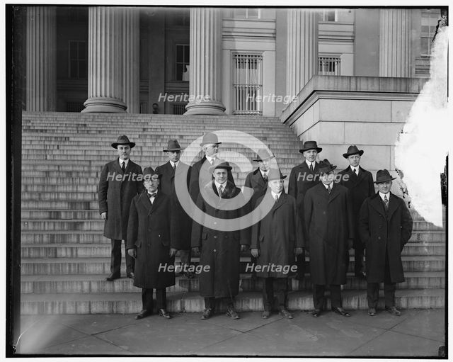 War Savings Committee, between 1910 and 1920. Creator: Harris & Ewing.
