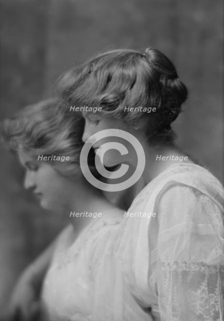 Ward, Dorothy, Miss, and Jane Ward, portrait photograph, 1914 June 11. Creator: Arnold Genthe.