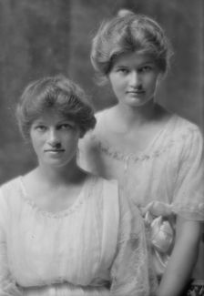 Ward, Dorothy, Miss, and Jane Ward, portrait photograph, 1914 June 11. Creator: Arnold Genthe