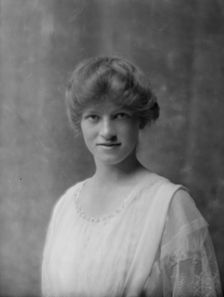 Ward, Jane, Miss, portrait photograph, 1914 June 11. Creator: Arnold Genthe