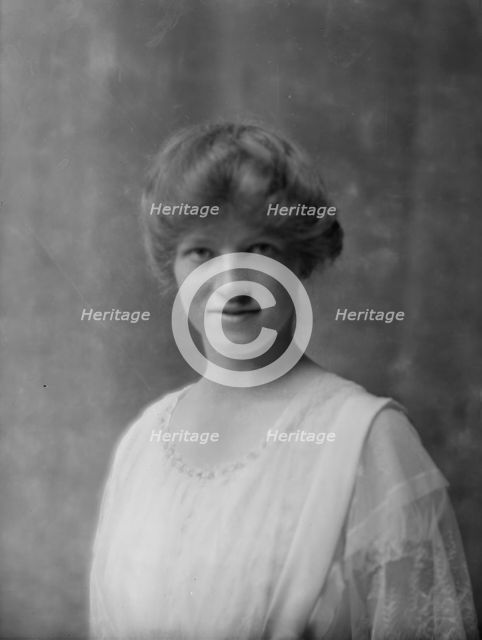 Ward, Jane, Miss, portrait photograph, 1914 June 11. Creator: Arnold Genthe.