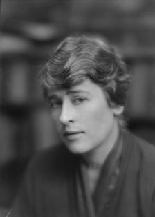 Ward, Marion, Mrs., portrait photograph, 1916 May 1. Creator: Arnold Genthe