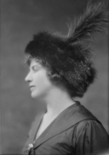 Warden, Miss, portrait photograph, 1915 Mar. 10. Creator: Arnold Genthe