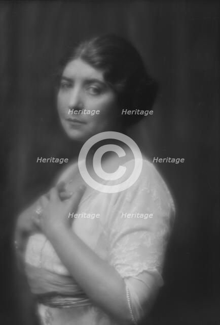 Ware, Helen, Miss, portrait photograph, 1913. Creator: Arnold Genthe.