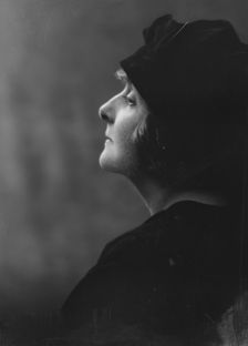 Warfield, Irene, Miss, portrait photograph, 1917. Creator: Arnold Genthe