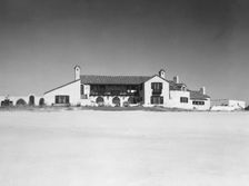 Warner house, between 1911 and 1942. Creator: Arnold Genthe