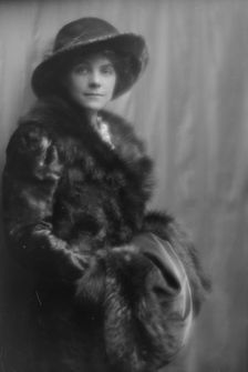 Warren, Gertrude, Miss, or Miss Jackman, portrait photograph, 1912 or 1913. Creator: Arnold Genthe