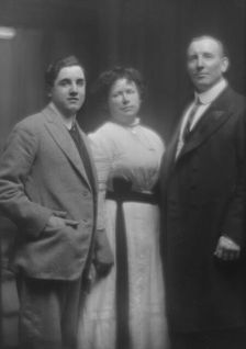 Warren group, portrait photograph, 1913. Creator: Arnold Genthe