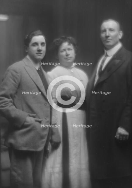 Warren group, portrait photograph, 1913. Creator: Arnold Genthe.