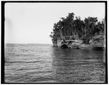 Washington Arch, Apostle Islands, Lake Superior, between 1880 and 1899. Creator: Unknown