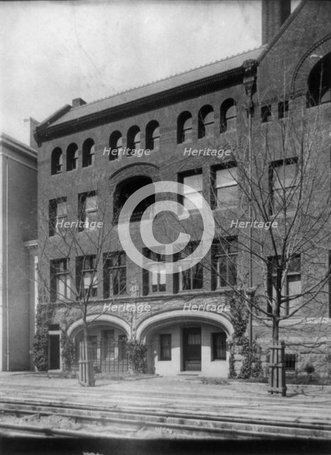 Washington, D.C. building exterior - Hay-Adams House, Lafayette Square, (1900?). Creator: Frances Benjamin Johnston.