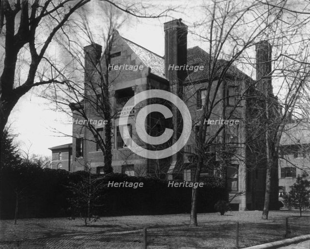 Washington, D.C., building exterior - Tuckerman House, 1600 I St., N.W., (1900?). Creator: Frances Benjamin Johnston.