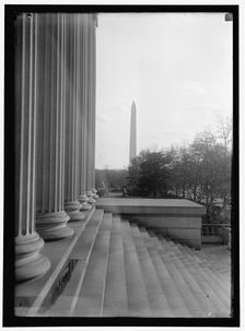 Washington Monument, between 1909 and 1923. Creator: Harris & Ewing