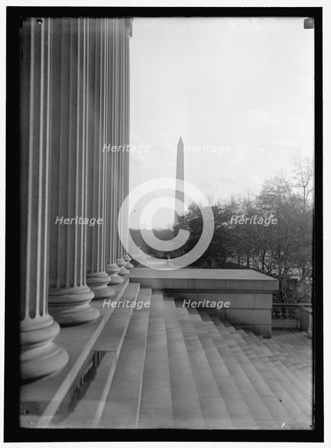Washington Monument, between 1909 and 1923. Creator: Harris & Ewing.