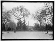 Washington Monument, between 1910 and 1917. Creator: Harris & Ewing