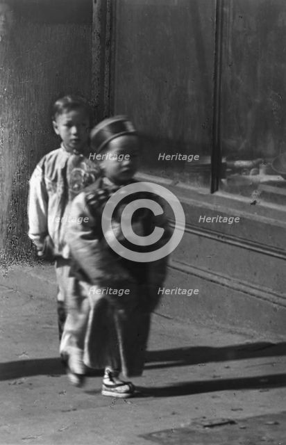 Washington Street, Chinatown, San Francisco, between 1896 and 1906. Creator: Arnold Genthe.