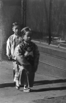 Washington Street, Chinatown, San Francisco, between 1896 and 1906. Creator: Arnold Genthe