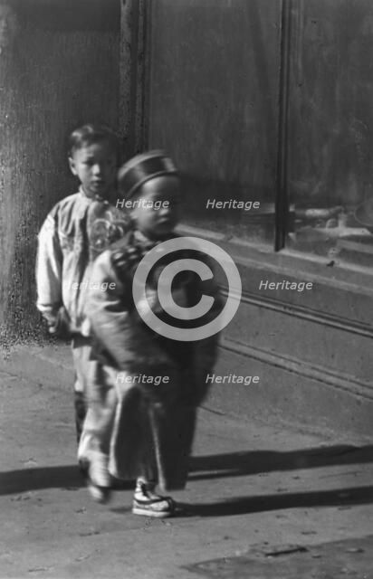Washington Street, Chinatown, San Francisco, between 1896 and 1906. Creator: Arnold Genthe.