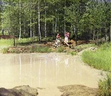 Washing brown iron ore at the Shilovskii mine seven versts from the village of Makarovo, 1912. Creator: Sergey Mikhaylovich Prokudin-Gorsky