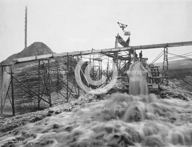 Washing gold, 1916. Creator: Unknown.