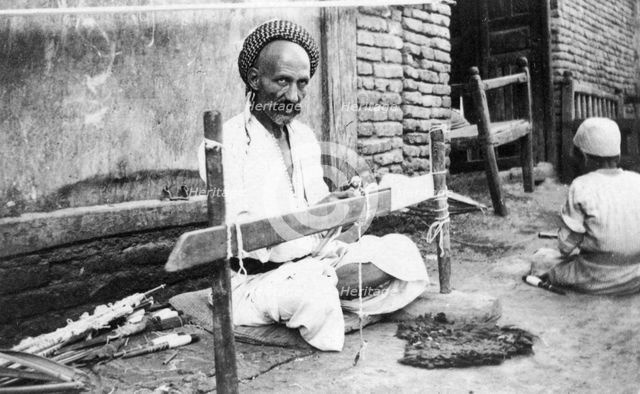 Weaver, Muttra, 1917. Artist: Unknown