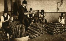 Weaving baskets for artillery shells, Nottingham, First World War, 1914-1918, (1933). Creator: Unknown