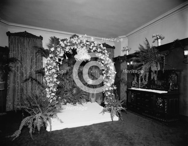 Wedding decorations at Hotel Cadillac, Detroit, Mich., between 1900 and 1905. Creator: Unknown.
