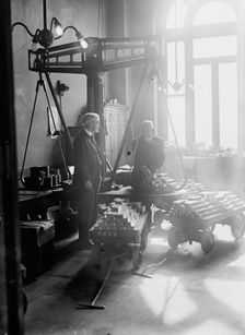 Weighing gold, U.S. Mint, 1917. Creator: Bain News Service