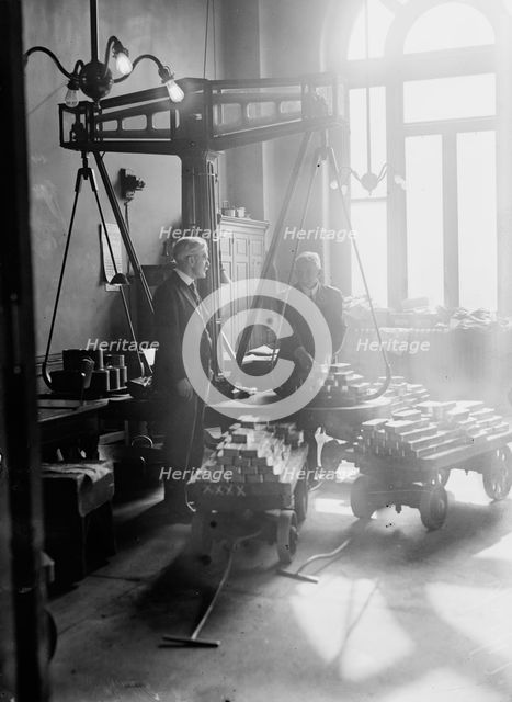 Weighing gold, U.S. Mint, 1917. Creator: Bain News Service.