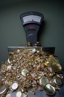 Weighing gold scrap, Hatton Garden, London. Artist: Tony Evans