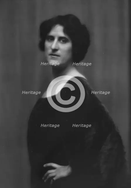 Weiman, Rita, Miss, portrait photograph, 1913. Creator: Arnold Genthe.