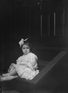 Welch, A., Mrs., baby of, portrait photograph, 1907 Feb. 12. Creator: Arnold Genthe