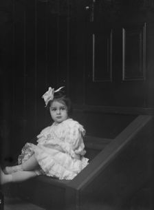 Welch, A., Mrs., baby of, portrait photograph, 1907 Feb. 12. Creator: Arnold Genthe